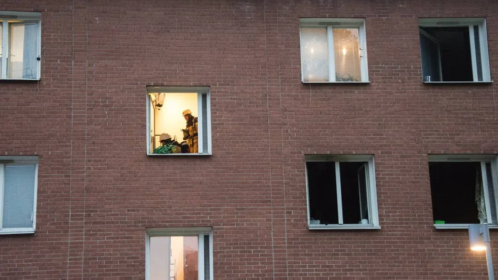 Rökfylldes. Trapphuset rökfylldes också i samband med branden i lägenheten på Edeforsgatan.