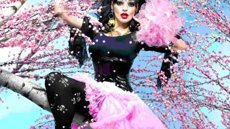 Nina Hagen har hunnit bli 56 år gammal, men har inte förlorat sin särpräglade uttrycksförmåga. Just nu jobbar hon med ett nytt album på tyska med arbetstiteln "Wild und frei".