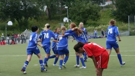Öjeby-tjejerna fick jubla tre gånger om efter vackra mål av Madelene Wiklund och Emilia Häggbom. Deppigt värre var det för Makati FC som var chanslösa.