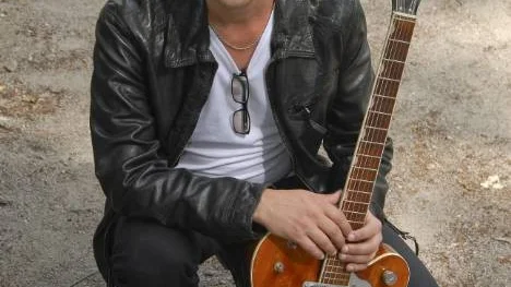 Torgny Sandgren, 41, från Arvidsjaur ska spela in nya låtar med sitt bluesband i Phuket.