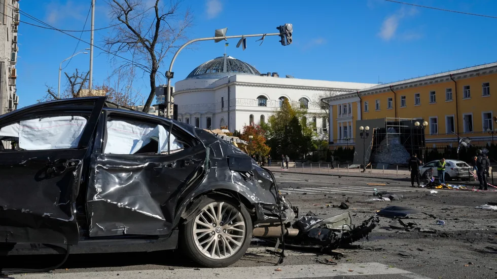 Flera ryska robotar träffade Sjevtjenko-stadsdelen i Kiev, med historiska byggnader och där flera myndigheter är inhysta.