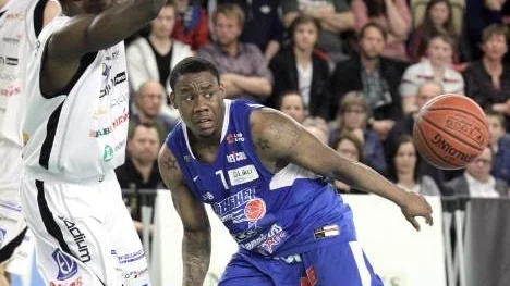 Rudy Mbemba var blek innan han blev utfoulad. (arkivbild)