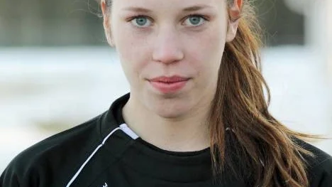 Emma Filipsson fixade segern genom att göra 2-1 för Piteå Södra borta mot Åkullsjön. Därmed är laget i serieledning i division 2 norra.