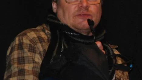 Leif Lindblom har regisserat såväl långfilmen Svensson, Svensson - i nöd och lust, som en stor del av succéserien när den gick på tv.