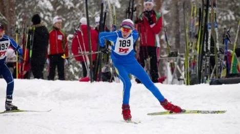 Ida Gustavsson, Arvidsjaur, på väg mot andraplatsen i Storforsloppet. Dagen efter vann hon F 14 i Hemarännet.