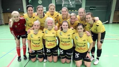 Infjärden vann Step In Cupen. Bakre raden fr.v: Rebecca Strandberg, Anna Nilsson, Jessica Olovsson, Hanna Forsberg, Ellen Fors, Janina Marklund, Paulina Hedkvist, Malin Larsson. Främre raden fr.v: Anna Nilsson, Regina Lidström, Victoria Olovsson, Linn Lundström.