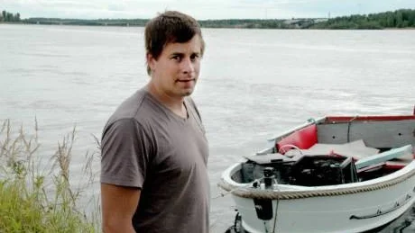 BRANN. Lågorna slog upp meterhöga från motorn, enligt Daniel Frohm. 
Foto: Britt-Louise Spets