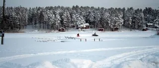 Skoterförare blev liggande i iskallt vatten