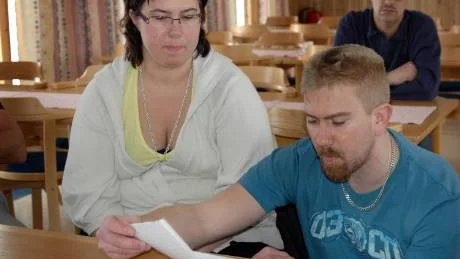 KAMPVILJA. Veronica Nilsson, Joakim Lindmark och Henrik Falck ska kämpa för skolan i Svappavaara. I dag bussas byborna till Kiruna där de ska uppvakta barn- och utbildningsnämnden.