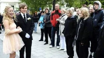 FÖRST UT. Första balen och första paret Ida Vinsa, 19, Estetiska programmet och Mattias Lindström, 19, Estetiska programmet.