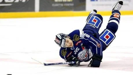FÄRDIGSPELAT. Den tidigare Luleåbacken Johan Fransson kan vara på väg att lämna Linköping.