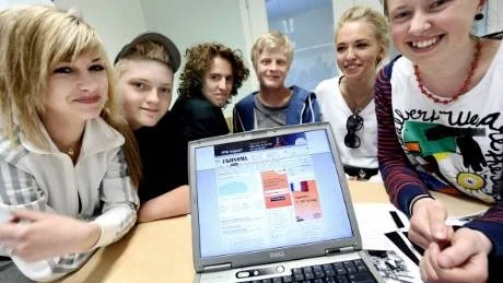 ETT GÄNG DUKTIGA AKTIEKLIPPARE. Jessica Sandrin, Robert Ruuth, Isak Sundbom, Arik Andersson, Jennie Tjernström och Jenny Ajanki.