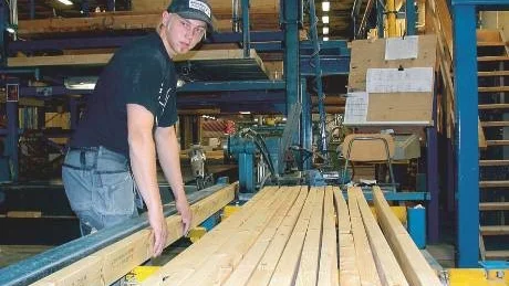ÖJEBYN. Lindbäcks bygg är ett familjeägt företag med huvudkontor och fabrik i Öjebyn. Omsättningen för 2008 uppgick till 450 miljoner kronor.