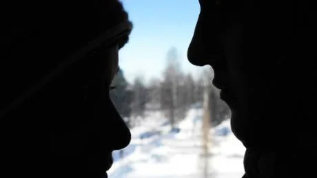 flydde från jemen. Familjen, en kvinna och fem barn, flydde från Jemen och det förtryck man säger sig ha utsatts för. Mamman rymde från sin man, äldsta dottern från sin man och en 15-årig dotter från en blivande man. Kuriren träffade några av barnen i familjen. Samtliga mår mycket dåligt när migrationsdomstolen beslutat att utvisa dem. I värsta fall riskerar några av kvinnor att dödas.Foto: PETRA ISAKSSON