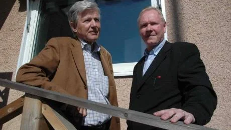 LJUSNING. Henric Borgström och Per Hallkvist ser ljuset i tunneln. "Man ska inte bli blind i mörkret - bland annat arbetar elektronikindustrin i Kalix med utveckling som kommer leda till jobb", säger Hallkvist.