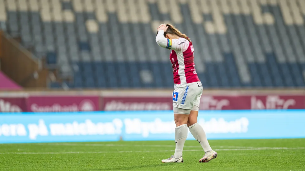 Andrea Thorisson tar sig för huvudet efter att Uppsala inte lyckades vinna hemma mot Bromölla. 