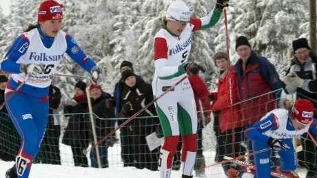 FRAMTIDSNAMN. Piteås Magdalena Pajala, i mitten, gjorde en bra insats under sprinttävlingen. Det gjorde även hennes pojkvän, Jesper Modin, som slutade femma i herrklassen. Foto: SCANPIX