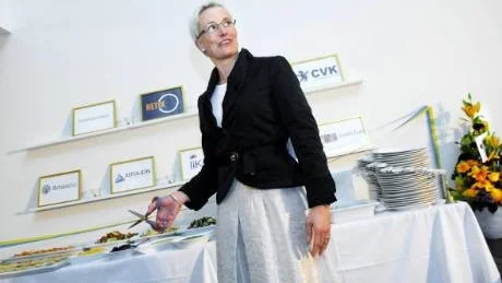 ETT KLIPP. Rektor Pia Sandvik Wiklund inviger Aurorum Business Incubators nya lokaler och prisade samarbetet för att utbildning och forskning mynnar i tillväxtföretag.