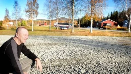 LYFTER BYN. Intill vägen mellan norska och svenska kusten planerar Vistträsk, med byaordförande Rickard Bohlin, en galleria, för företag, turism och föreningar.
