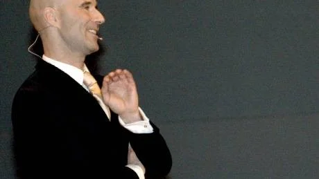 ROLIGT. Både Mark Levengood och de cirka 350 åhörarna på Studio Acusticums parkett hade så roligt att det riktigt hördes hur skrattet gav gehör i akustiken.