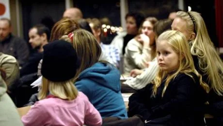 DERAS SKOLA. Föräldrar tog vid mötet spjärn mot sina barns stundande flyttningar inom Luleå.Foto: Eija Dunder