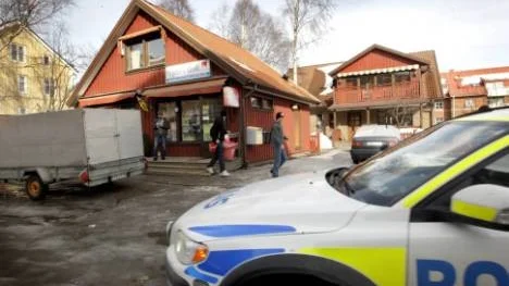 Kiosken på Nygatan rånades av tre gärningsmän som sedan springande lämnade platsen. De greps kort därefter av polisen i centrala Piteå.