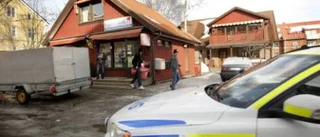 Maskerade ungdomar rånade Nygatans kiosk