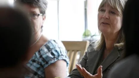 Ett tiotal personer, mestadels från grannskapet på Furulund, samlades på söndagen hos Ingela och Nicklas Norén för att få en pratstund med Marita Ulvskog. Hon uppmanade dem att rösta i det som brukar kallas "det bortglömda valet".