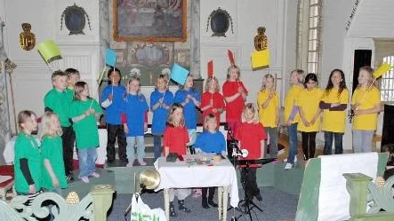 Kyrkans barnkör i Arjeplog framförde musikalen Fia med knuff  i Arjeplogs kyrka på onsdagskvällen.