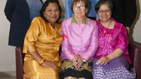 IKiA laddar för thaifestival i Arvidsjaur. Anne Lundgren, ABF, Kristina Grubbström, Anna Nyman, Leif Carlsson, och, sittande, Chitrawan Sandberg, Luleå, Naeimi Forsgren, kultur- och fritidsnämndens ordförande, samt Ruschadaporn Lindmark konstaterar att Arvidsjaur är en plats där kulturer kan mötas.