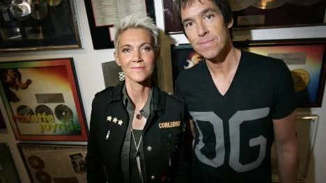 2006 gav Roxette ut samlingsskivan "Roxette hits" och fotograferades i det speciella "Roxette"-rummet på skivbolaget Emi som är belamrad med gruppens guld- och platinaskivor från hela världen.