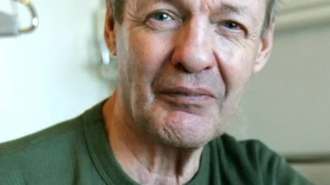 Även om tiden hos gerillan har satt sina spår ser Roland nu framåt mot ett liv efter rehabiliteringen. Främst verkar det vara stugan i Storavan som lockar.