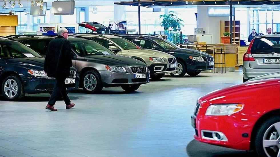 FÄRRE NYA BILAR. Nybilsförsäljningen i Norrbotten har sjunkit med åtta procent under årets elva första månader.