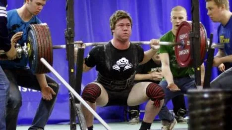 Tomas Sundström, Öjeby AK, satte svenskt och nordiskt rekord i knäböj vid en serietävling på hemmaplan. Ett bra formbesked inför junior-EM 11-15 juni. (Arkivbild)