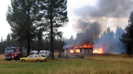 Byggnaden var övertänd när Räddningstjänsten från Arjeplog anlände.