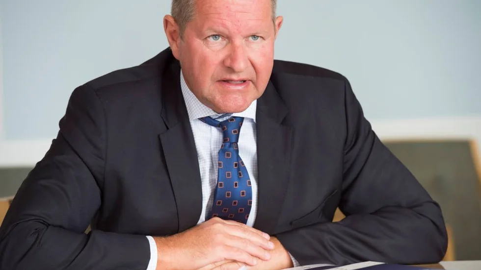 Rätt. Dan Eliasson har all rätt att ge uttryck för sina åsikter även om han är rikspolischef. Det har alla tjänstemän rätt till.
