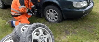 Fyra punkteringar på någon mils bilkörning