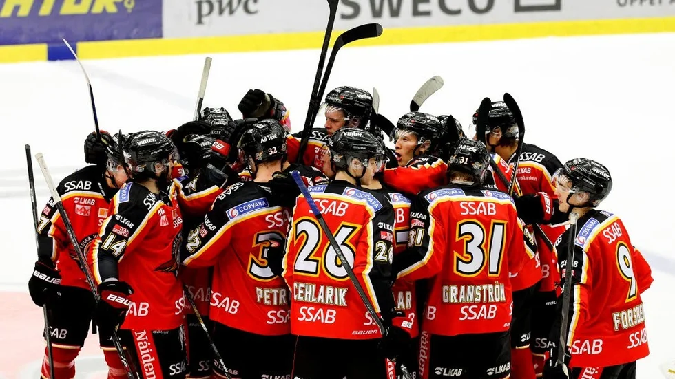 Skön seger. Efter fem raka förluster lyckades Luleå Hockey bryta trenden och vinna med 4-3 efter 22 straffar mot Linköping.