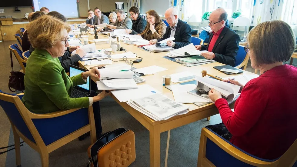 Dialog. ”Vi står fast vid att lägga ner i Moskosel, Glommersträsk och Slagnäs och vi har lagt till en punkt att vi ska föra dialog med kommunerna om de är villiga att ta över verksamheterna”, säger Maria Stenberg (S).