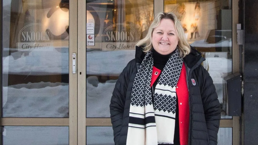 Hotell och fastigheter. Christina Skoog äger företagen tillsammans med sin bror, men de har delat upp jobbet mellan sig. Roland sköter bränsledelen, Christina hotell och fastigheter.