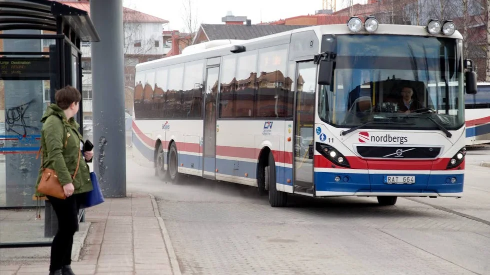 Glada kunder. Resenärerna jublar redan över att buss­modellen 8900 försvinner från linje 14, 31 och 32.