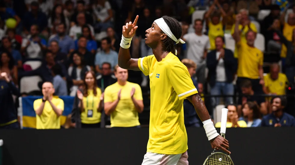 Mikael Ymer (här i Davis Cup-spel med Sverige) är vidare till ATP-semifinal i Florens. Arkivbild.
