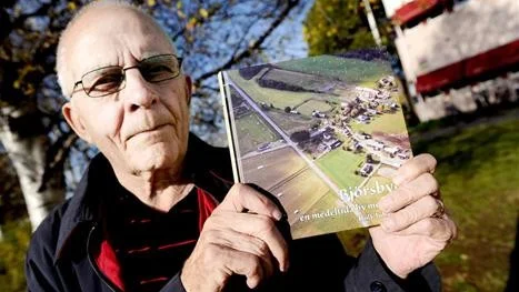 STOLT BJÖRSBYBO. Birger Sundström, Björsbyns före detta ålderman, är mycket nöjd. Bokprojektet som påbörjades redan 1980-talet är äntligen i hamn efter ett intensivt arbete nu på 2000-talet.
