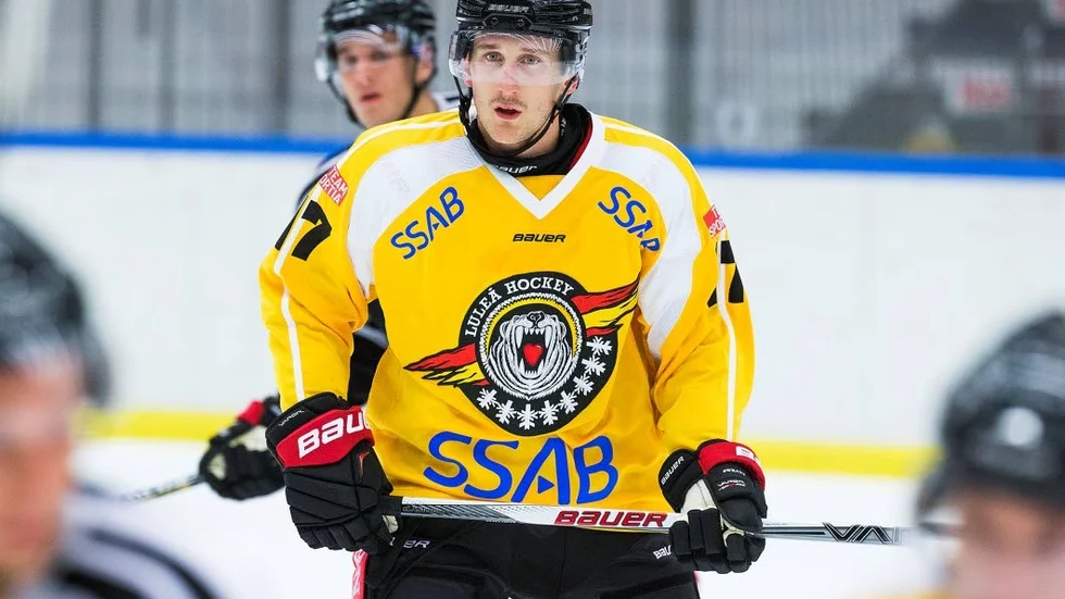 Avstängd. I dag kom beskedet. Bill Sweatt får inte spela mot Färjestad.