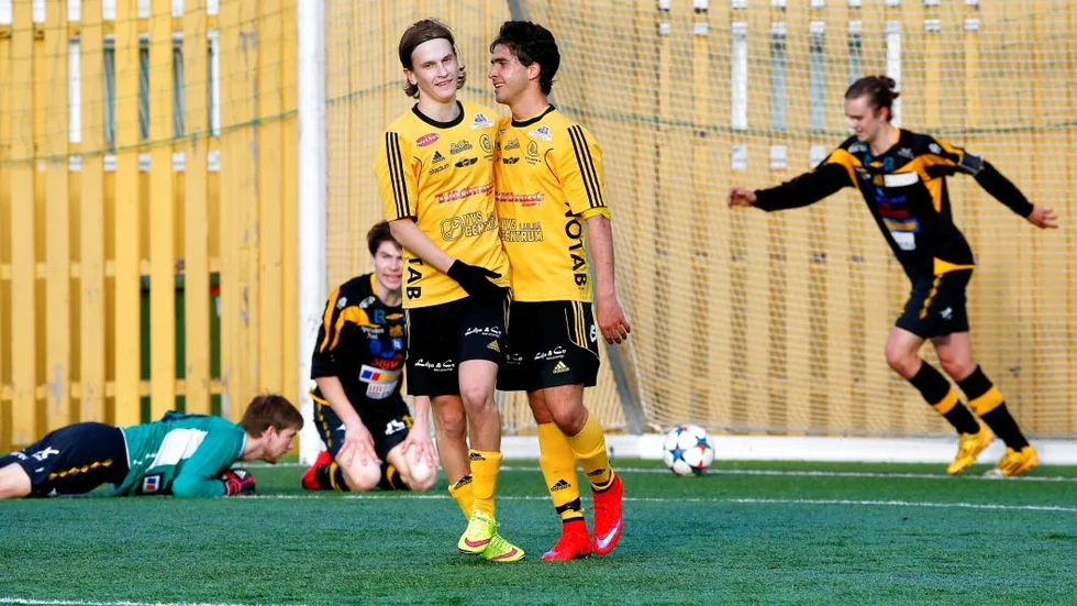 Assam Alhossin, t h, har imponerat under provspelet med IFK Luleå.