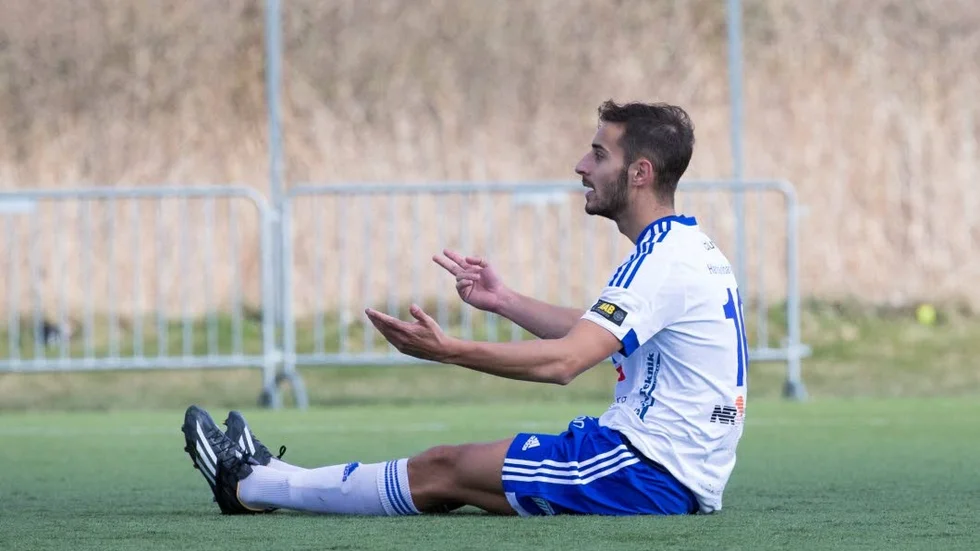 Varnad igen. IFK Luleås värvning Erido Poli har dragit på sig en varning i tre matcher i rad och missar Umeåmatchen i nästa omgång.