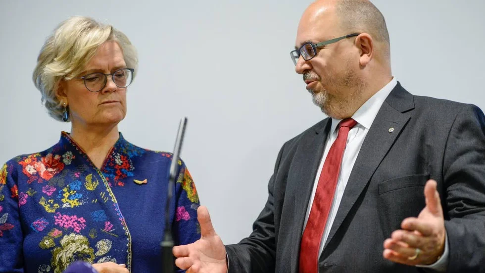 Respektera märket. Svenskt Näringsliv och LO tvingar bråkstakarna i 6F att rätta in sig i ledet.