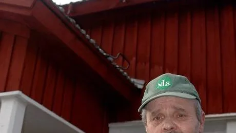 KRÄNKT. Förre kommunpolitikern Sören Olofsson anser att kommunen låter sina sotare gå för hårt fram med folk.
