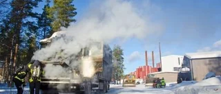 Lastbil brann på värmeverket