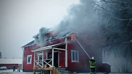 UTBRÄNT. Branden slukade Emma Rosengrens villa. Huset gick inte att rädda och brann ut fullständigt invändigt.  Foto: David Kristiansen